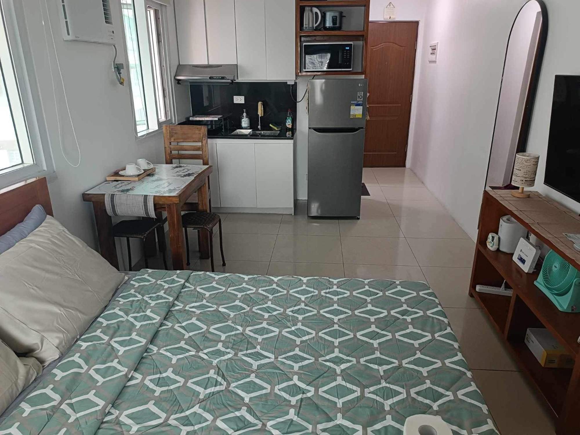 Avery Condo Suite At The Beacon Makati Макати Экстерьер фото